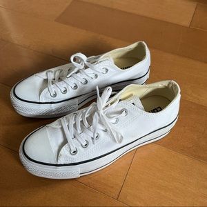 White Platform Converse Chuck Taylor All Star Canvas Lift Sneaker (Size 6)